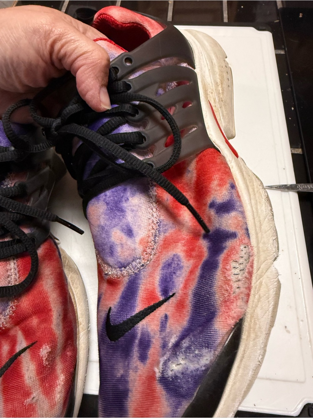 Nike Men’s 13 Tie-Dye Red & Purple Athletic Shoes - Picture 11 of 14